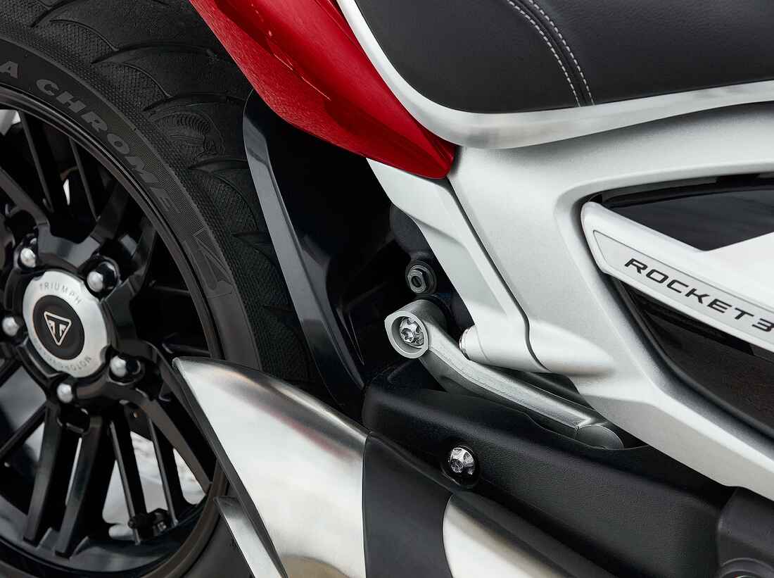 Triumph Rocket 3 R e GT ganham edição limitada 'Black