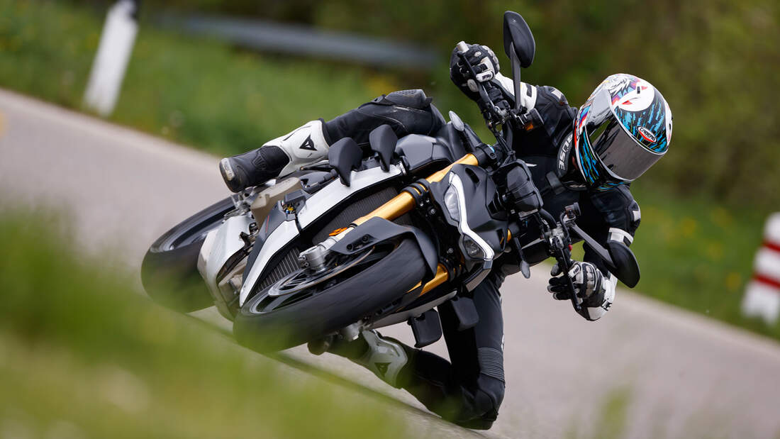 Aprilia Tuono V4 Factory Ducati Streetfighter V4 S Vergleichstest