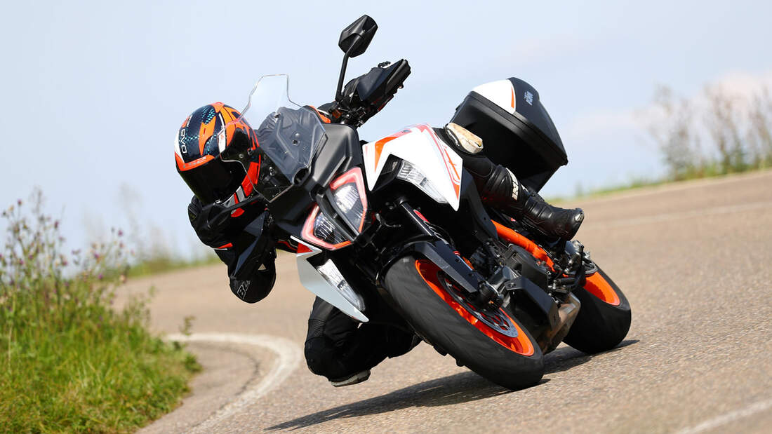 Aprilia Tuono V4, KTM 1290 Super Duke GT Vergleichstest