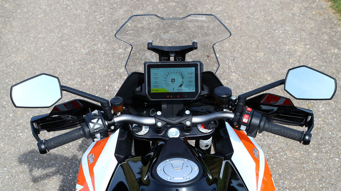 Aprilia Tuono V4, KTM 1290 Super Duke GT Vergleichstest