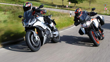 Aprilia Tuono V4, KTM 1290 Super Duke GT Vergleichstest