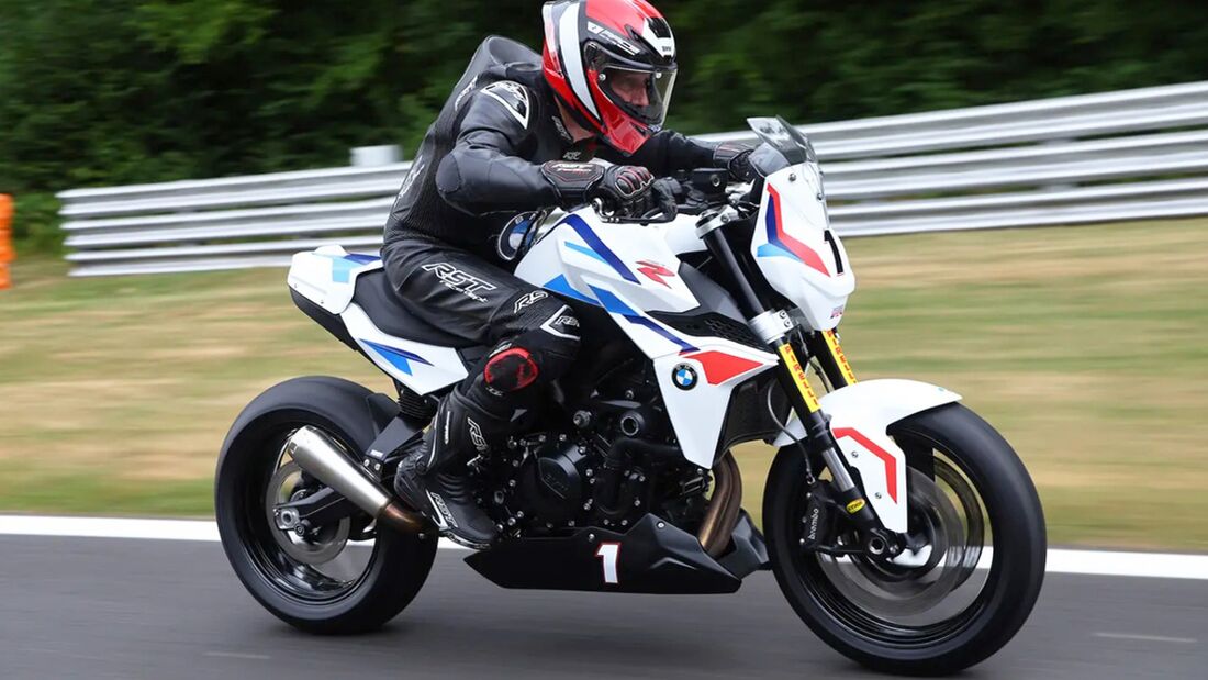 BMW F 900 R Cup in UK