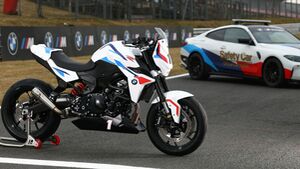 BMW F 900 R Cup in UK