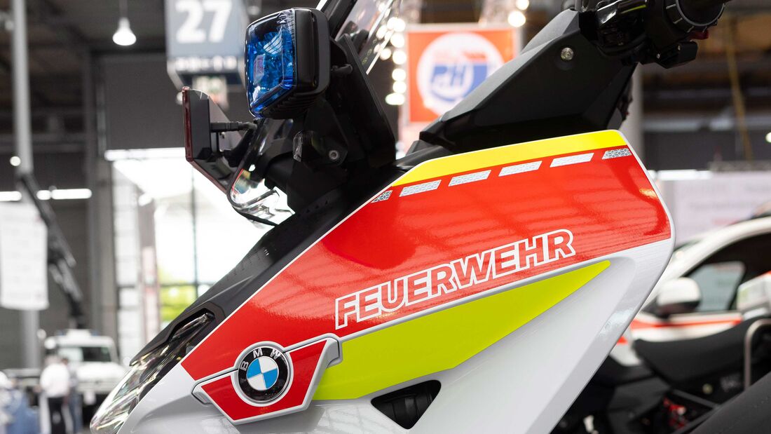 BMW Feuerwehr CE 04 und F 900 GS