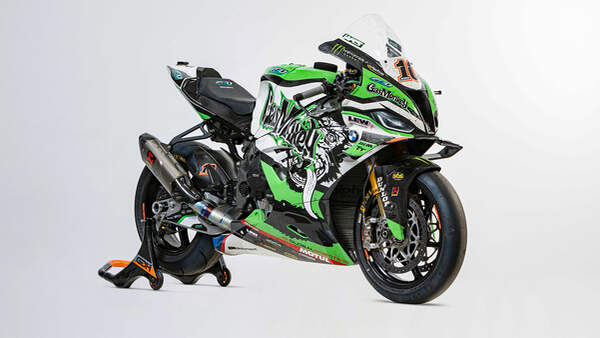 BMW M 1000 RR Isle of Man TT 2022 von Peter Hickman bei Bonhams (04/2023)