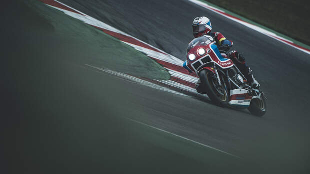 Bridgestone Battlax Classic Racing CR11.