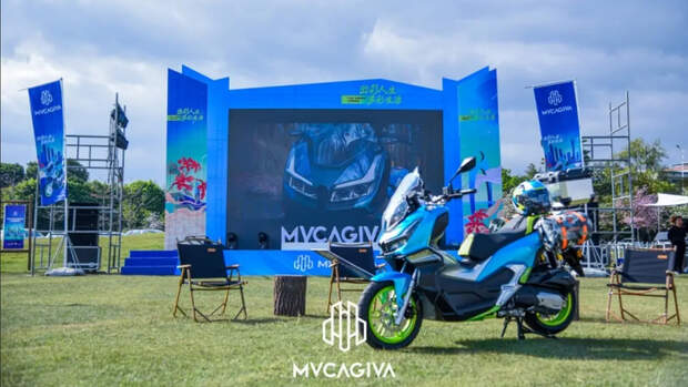 China MVCagiva QJMotor 150 ADV Crazy Weekend Roller Scooter und KJW700 Sportler