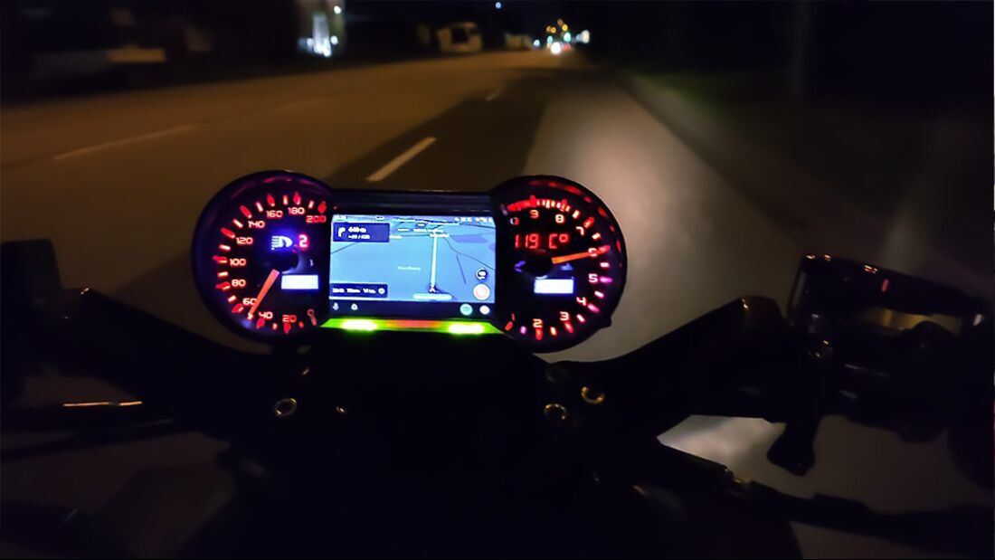 Cmoto SR1 digitales Nachrüst-Cockpit