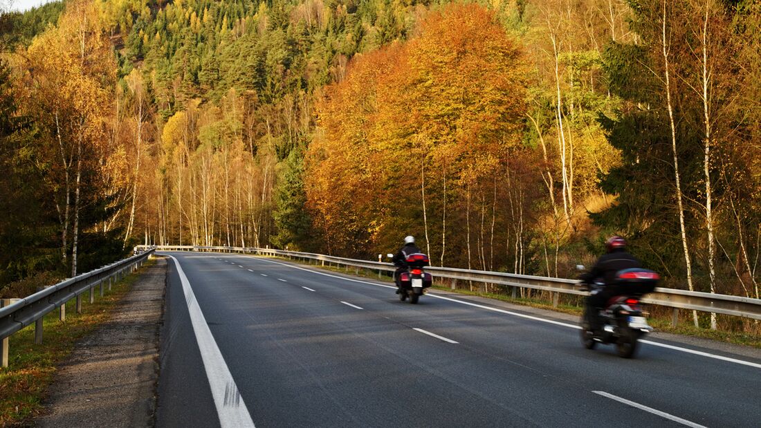 Die beliebtesten Motorradtouren im Herbst: Daytrips in der Schweiz, Deutschland, Österreich