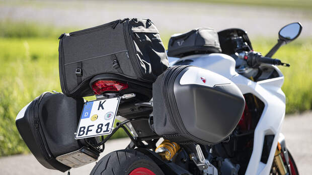 Ducati Supersport S mit Gepäcksystem.