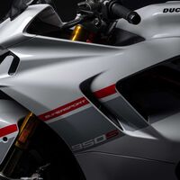 Ducati Supersport V2 950 2023