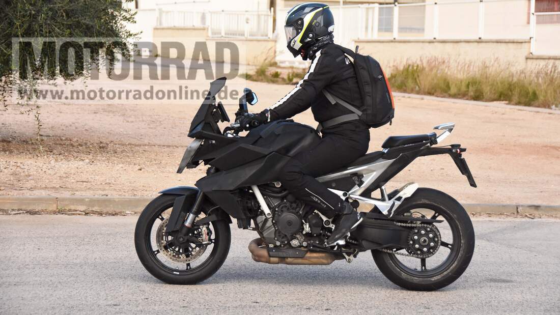 Erlkönig KTM 1290 Super Duke GT (11/2022)