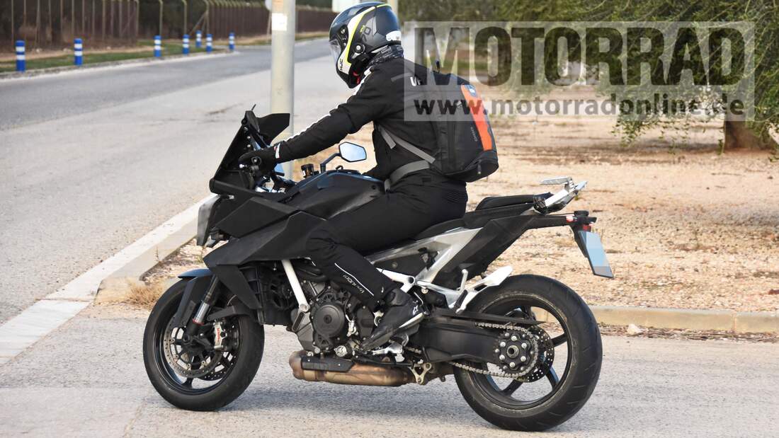 Erlkönig KTM 1290 Super Duke GT (11/2022)