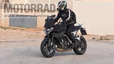 Erlkönig KTM 1290 Super Duke GT (11/2022)
