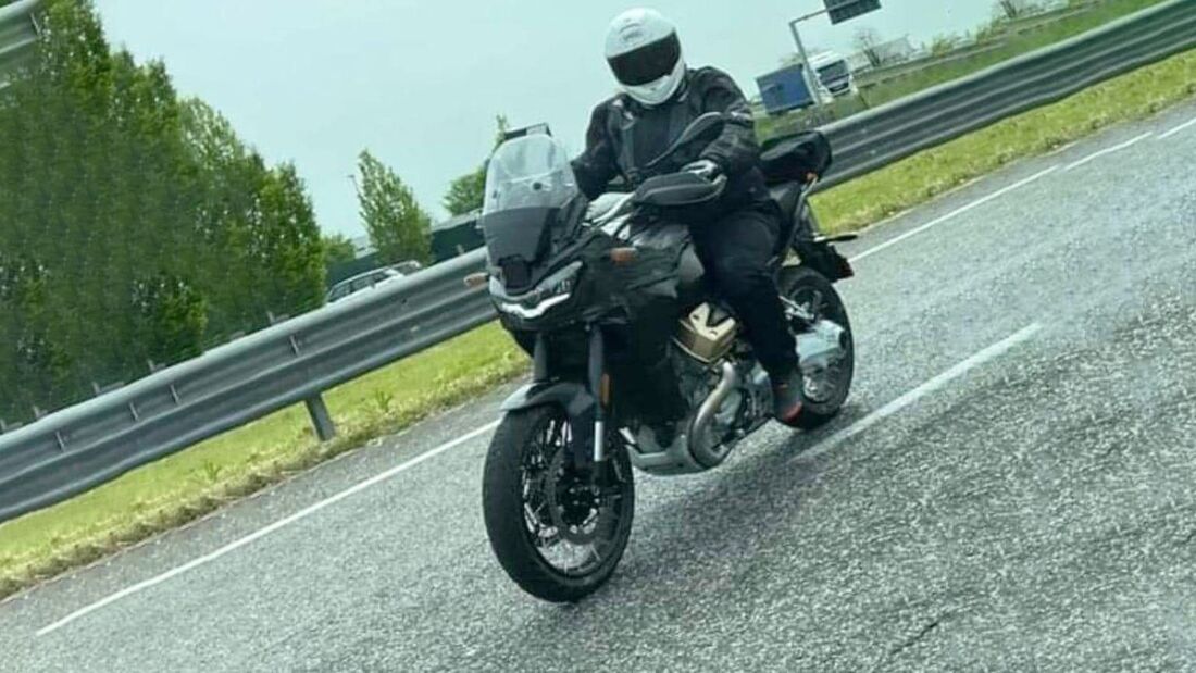 Erlkönig Moto Guzzi V 100 Stelvio (04/2023)