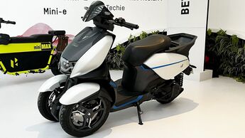 Hero Vida Sway Electric Scooter Concept Elektroroller mit 3 Rädern Dreirad Trike (01/2024)
