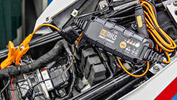 Hi-Q Tools PM1100 (Batterieladegerät).