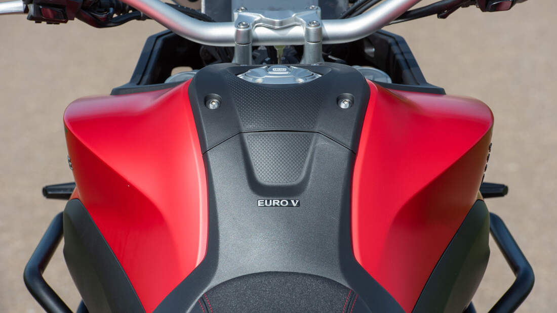 Honda CB 500 X, Voge 500 DS Vergleichstest