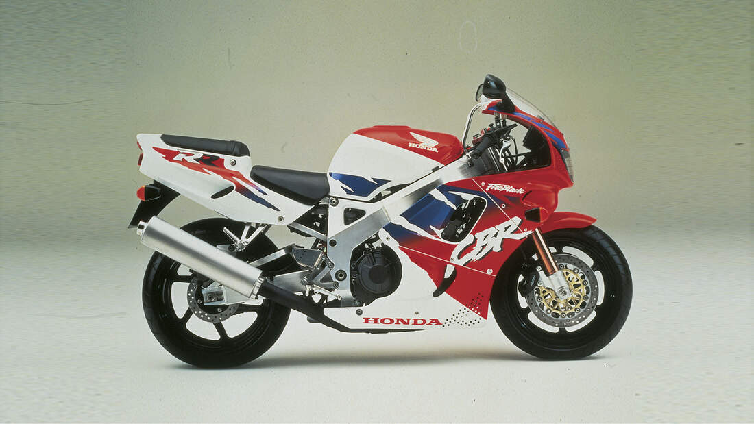 Honda CBR 900 RR Fireblade SC 28