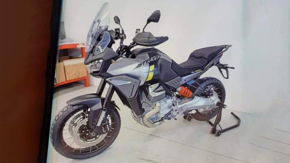 Moto Guzzi V 100 Stelvio Leak (09/2023)