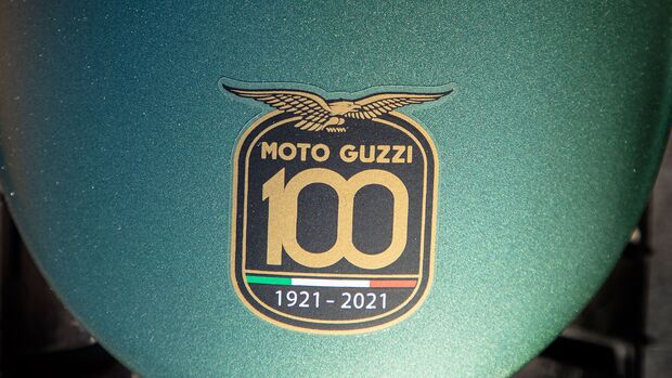 Moto Guzzi V9 Bobber Centenario