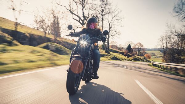 Motorrad-Neuzulassungen auf Frauen Honda CMX 500 Rebel