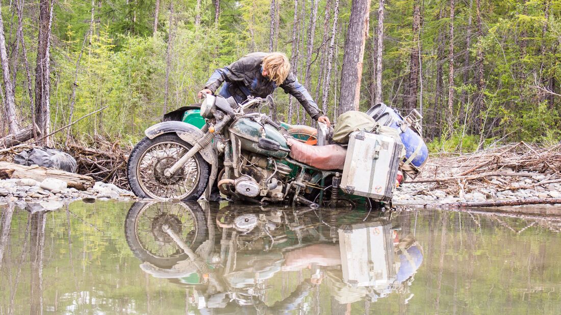 Motorradfilm 972 Breakdowns Weltreise mit Ural-Gespannen