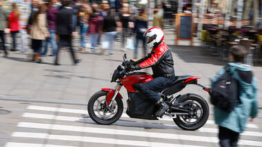 Österreich erhöht Elektromotorrad-Förderung Zero SR