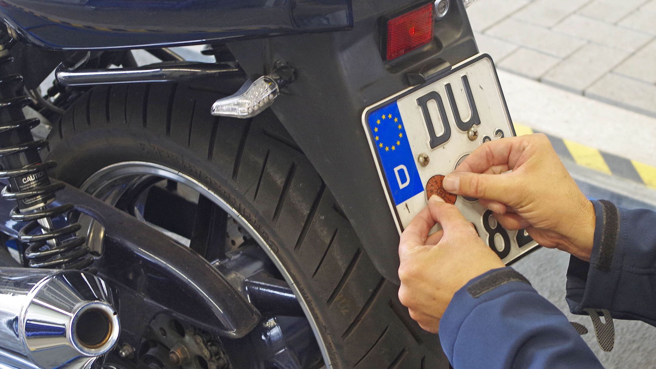 Euro 5 im Fahrzeugschein, aber Euro 4 Plakette? (Auto, Auto und Motorrad,  Abgase)