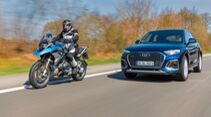 Sprit-Verbrauch Motorrad und Auto im direkten Vergleich