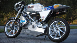 Supermono mit Eigenbau-Einzylinder Hybrid von John Ellwood mit 1.173 Kubik