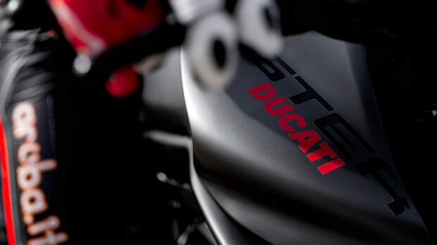 Teaser Ducati Monster