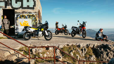 Teaser Husqvarna Norden 901, KTM 890 Adventure, KTM 890 Adventure R Vergleichstest