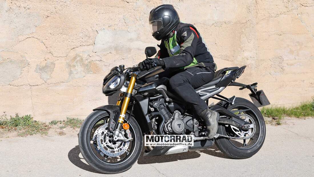 Triumph Street Triple RS 2023 Erlkönig