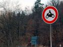 Verkehrsschild Streckensperrung Motorrad Fahrverbot