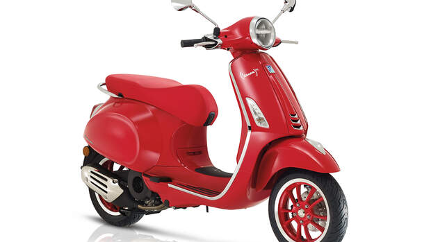 Vespa Primavera Red.