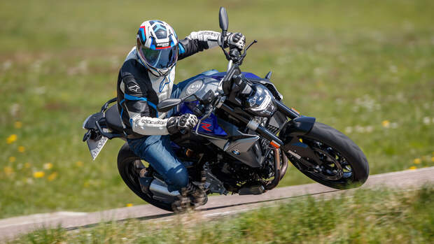 Yamaha MT-09, Triumph Street Triple R, Kawasaki Z 900, KTM 890 Duke, BMW F 900 R, Ducati Monster Vergleichstest