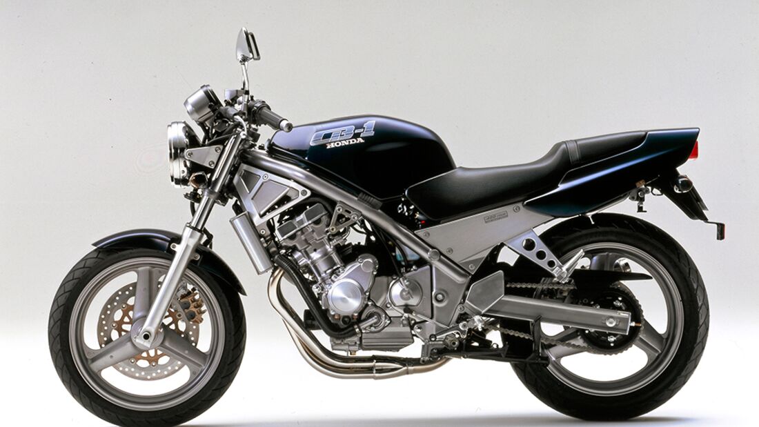 Modern 400F: Honda CB-1 Restomod by ProtoWorks 