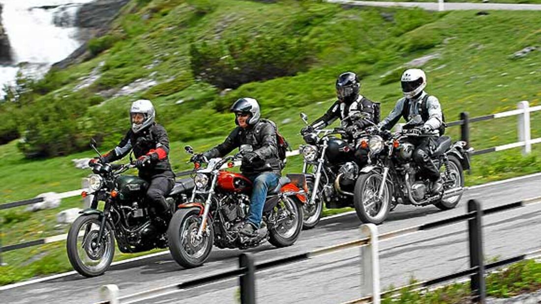 Harley-Davidson 1200 Custom, Kawasaki W 800, Moto Guzzi Bellagio, Triumph Scrambler