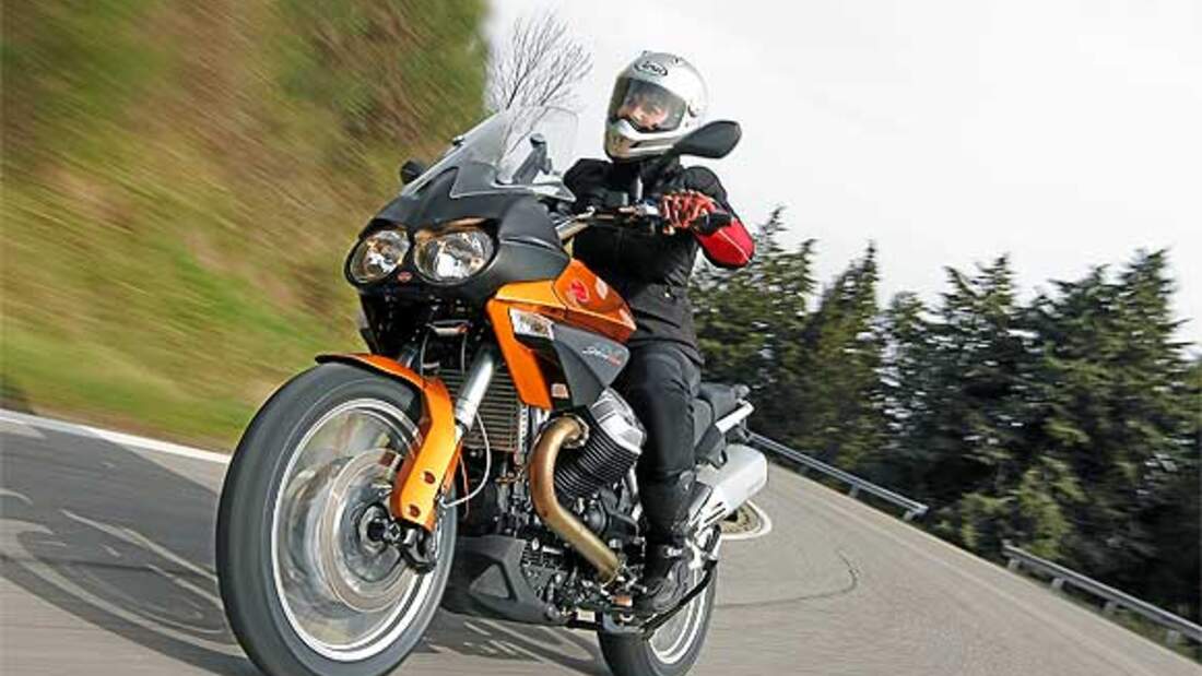 Die Straßenenduro von Moto Guzzi im Test