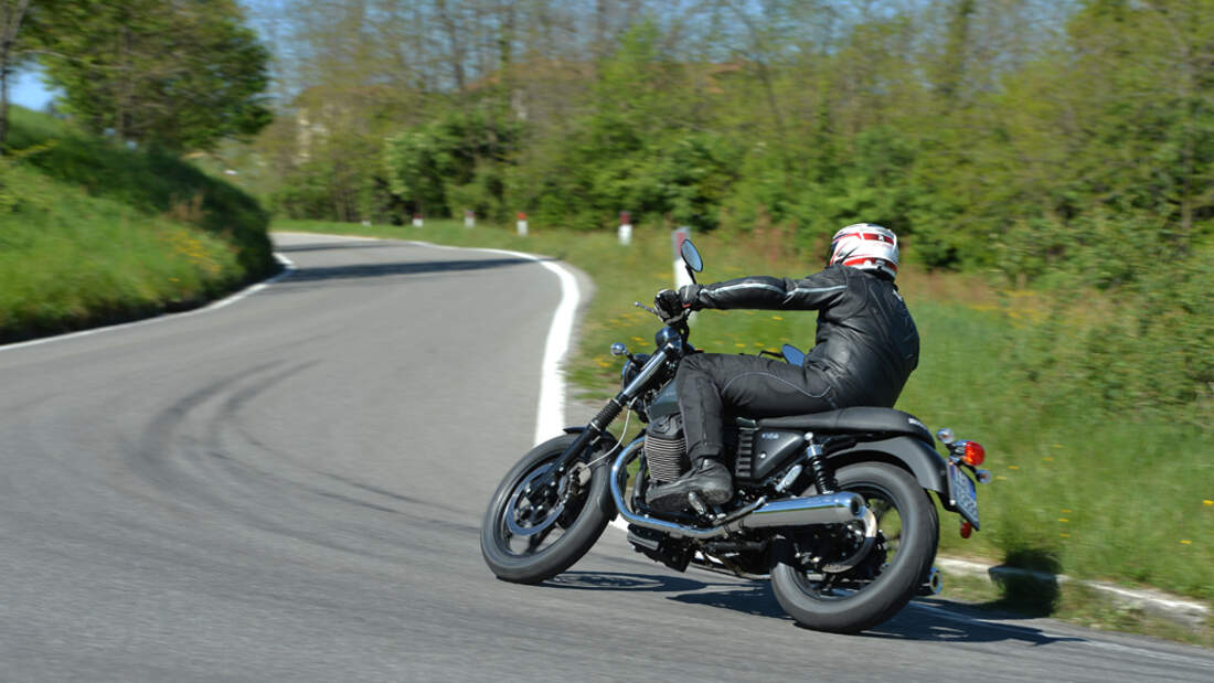 Moto Guzzi V7 Im Fahrbericht - MOTORRADonline.de