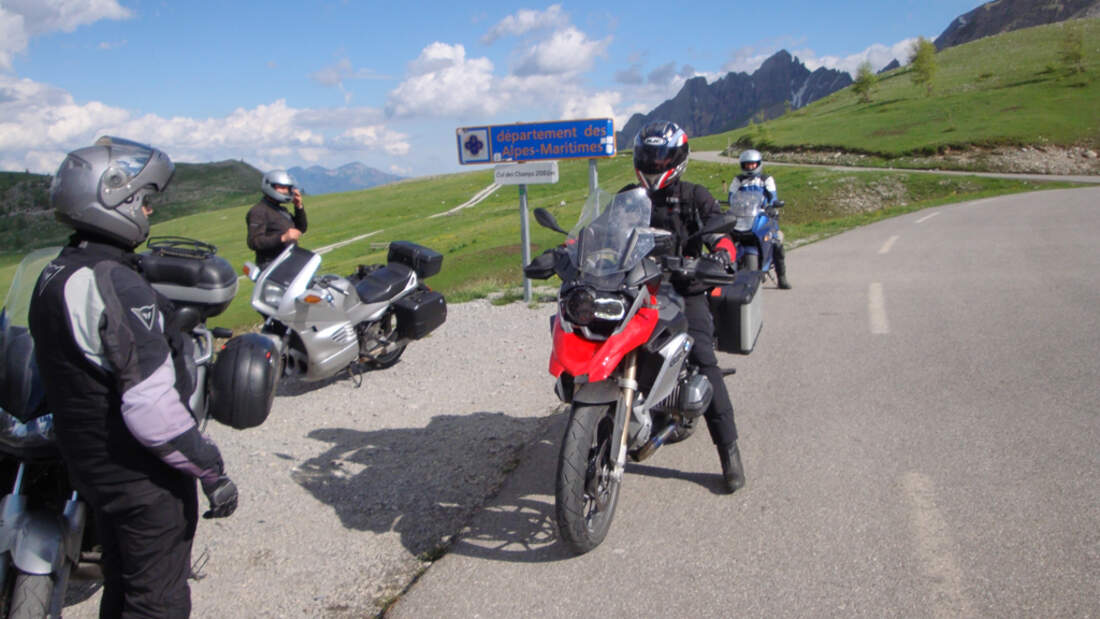 Mit dem Motorrad 33 Alpenpässe an einem Tag - MOTORRADonline.de