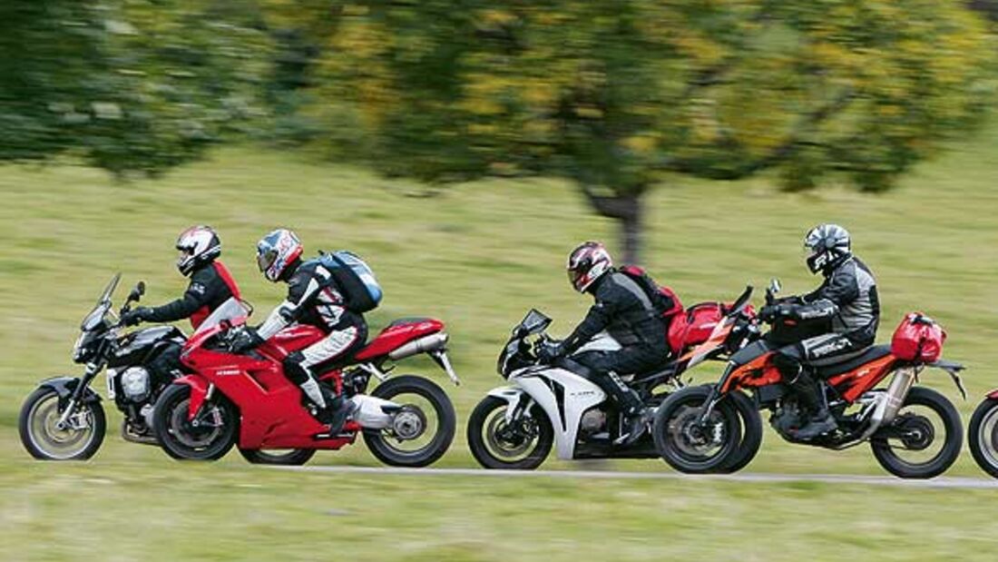 Wie verhält man sich richtig in einer Motorrad-Reisegruppe?