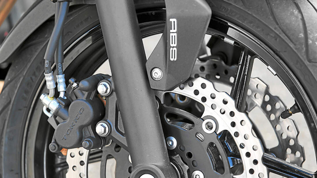 Yamaha MT07, Kawasaki ER6, Suzuki Gladius 650 und Ducati Monster im Yamaha MT07, Kawasaki ER6, Suzuki Gladius 650 und Ducati Monster im