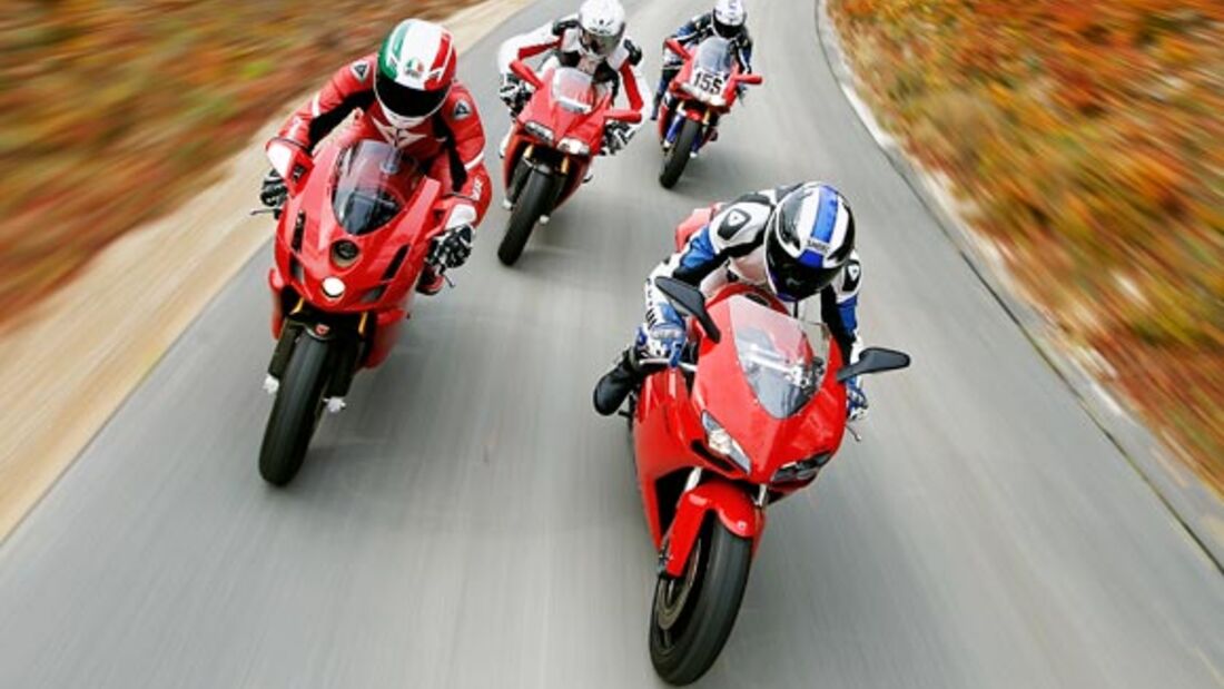 Vier Ducatis mit Testastretta-Motor im Vergleich