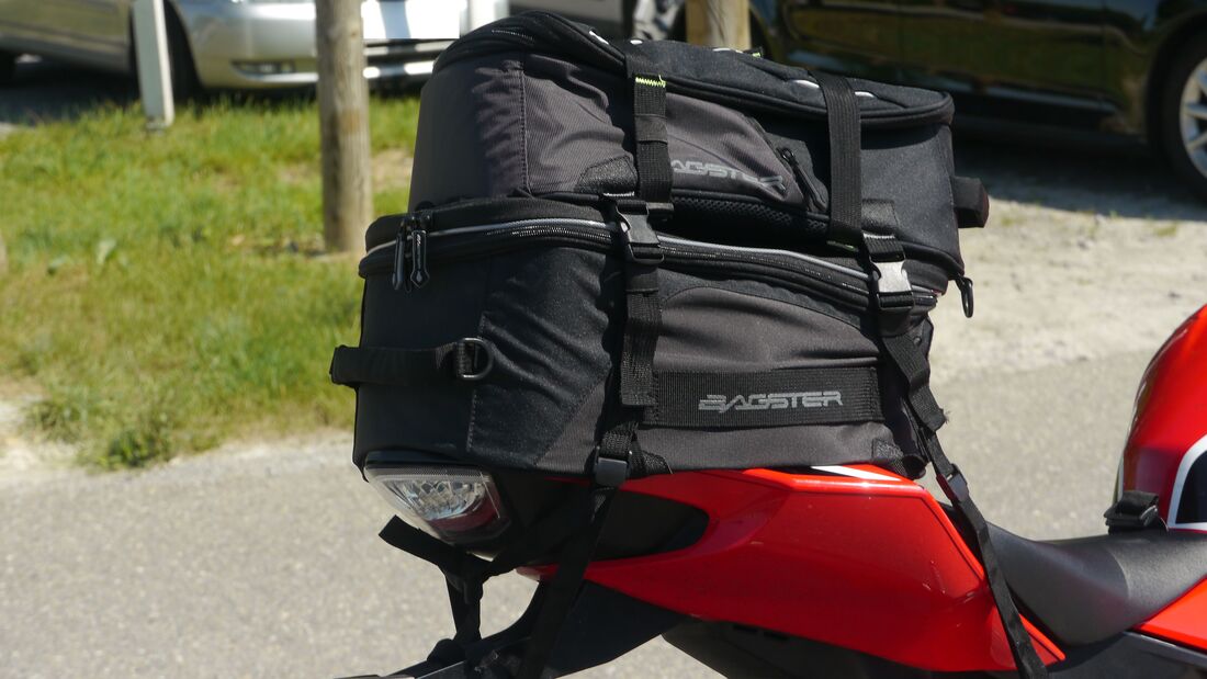 2022 Neue Motorrad-Hecktasche Multifunktions-Motorrad-Rücksitztasche  Motorrad-Seitenhelm mit hoher Kapazität Reit-Reisetasche