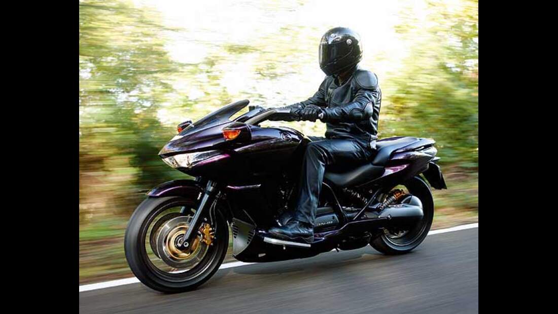 Motorrad er sucht sie