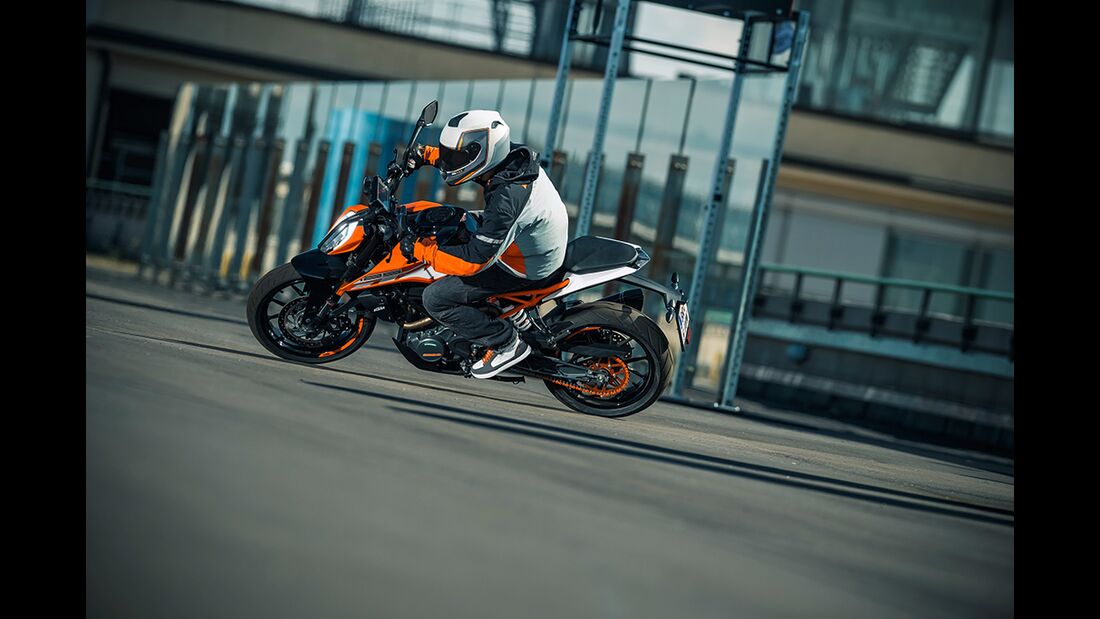 2017 KTM Duke 200 launched in India at INR 1.43 Lakhs 
