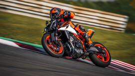 KTM 990 Duke R (2025)