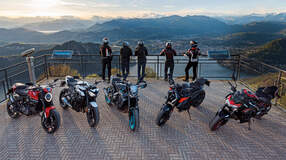 Ducati Monster+, Kawasaki Z 900, KTM 990 Duke, Triumph Street Triple 765 R, Yamaha MT-09 Vergleichstest